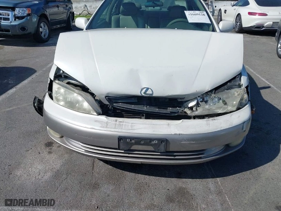 1998 Lexus ES 300 Luxury Sport Sdn with VIN JT8BF28G5W5027418, listed as a IAAI auction lot 41669128 with NaN miles. Bid and sale history available at carsss.com. Image 6.