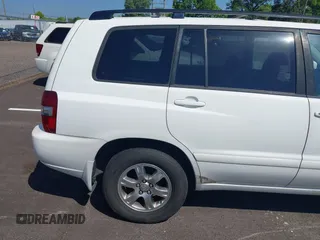 2006 Toyota Highlander with VIN JTEGD21A860141215, listed as a IAAI auction lot 42571223 with Not provided miles and . Bid and sale history available at DreamBid. Image 4.
