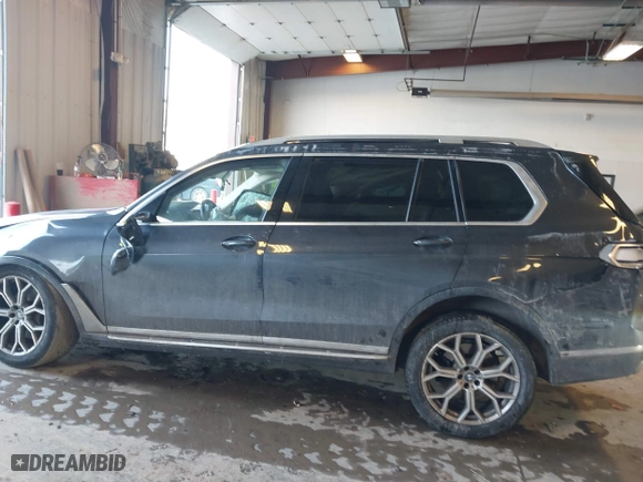 2021 BMW X7 xDrive40i with VIN 5UXCW2C09M9E94039, listed as a IAAI auction lot 41473138 with 1 mi miles. Bid and sale history available at carsss.com. Image 14.