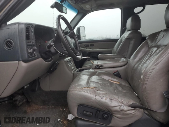 2000 Chevrolet Suburban LS with VIN 3GNFK16TXYG205867, listed as a Copart auction lot 87032424 with 307,632 mi miles and Salvage title. Bid and sale history available at DreamBid. Image 7.