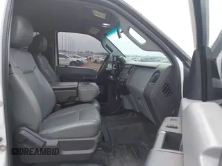 2013 Ford F-250 XL z VIN 1FT7X2A64DEA86642, wystawiony jako IAAI lot #42278335 z przebiegiem 253 022 mil mil oraz . Historia ofert i sprzedaży dostępna na DreamBid. Obrazek 5.