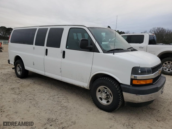 2020 Chevrolet Express Passenger LT with VIN 1GAZGPFG5L1169356, listed as a Copart auction lot 44124655 with 33,599 mi miles and Salvage Title. Bid and sale history available at carsss.com. Image 4.
