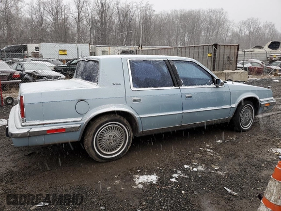 1989 Chrysler New Yorker z VIN 1C3BC4632KD549983, wystawiony jako Copart lot #44415435 z przebiegiem 44 683 mil mil oraz Szkody całkowita. Historia ofert i sprzedaży dostępna na DreamBid. Obrazek 3.