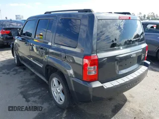 2010 Jeep Patriot Latitude z VIN 1J4NT1GA5AD676661, wystawiony jako IAAI lot #41602103 z przebiegiem 144 915 mil mil oraz . Historia ofert i sprzedaży dostępna na DreamBid. Obrazek 3.