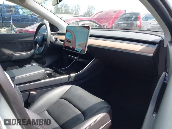 2020 Tesla Model Y Long Range with VIN 5YJYGDEE2LF058515, listed as a IAAI auction lot 41932748 with 62,885 mi miles and . Bid and sale history available at DreamBid. Image 5.