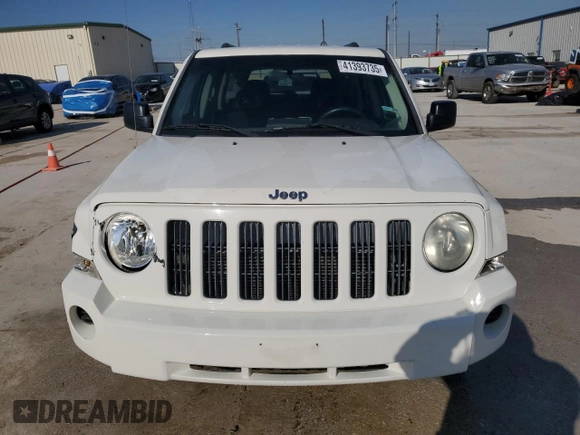 2008 Jeep Patriot Sport with VIN 1J8FT28068D589070, listed as a Copart auction lot 41393735 with 174,981 mi miles and Salvage title. Bid and sale history available at DreamBid. Image 5.