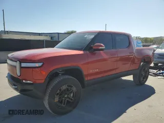 2024 Rivian R1T Adventure z VIN 7FCTGCAA3RN030346, wystawiony jako Copart lot #49440515 z przebiegiem 12 772 mil mil oraz Szkody całkowita. Historia ofert i sprzedaży dostępna na DreamBid. Obrazek 1.