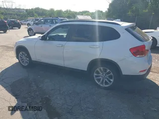 2015 BMW X1 xDrive28i z VIN WBAVL1C58FVY33290, wystawiony jako IAAI lot #42240651 z przebiegiem 81 646 mil mil oraz . Historia ofert i sprzedaży dostępna na DreamBid. Obrazek 3.