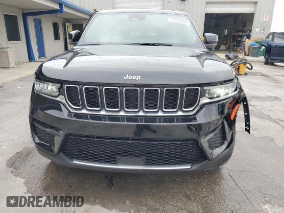 2025 Jeep Grand Cherokee Laredo with VIN 1C4RJHAG1SC278728, listed as a Copart auction lot 45920395 with 3,850 mi miles and Salvage Title. Bid and sale history available at DreamBid. Image 5.