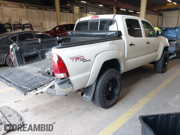 2007 Toyota Tacoma with VIN 5TELU42NX7Z435698, listed as a IAAI auction lot 42243332 with 207,618 mi miles and . Bid and sale history available at DreamBid. Image 4.