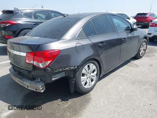 2014 Chevrolet Cruze LS z VIN 1G1PA5SG1E7405326, wystawiony jako IAAI lot #42095319 z przebiegiem Nie podano mil oraz . Historia ofert i sprzedaży dostępna na DreamBid. Obrazek 4.