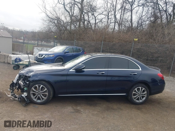 2018 Mercedes-Benz C 300 with VIN 55SWF4KB3JU246606, listed as a IAAI auction lot 41844444 with 39,687 mi miles and . Bid and sale history available at carsss.com. Image 14.