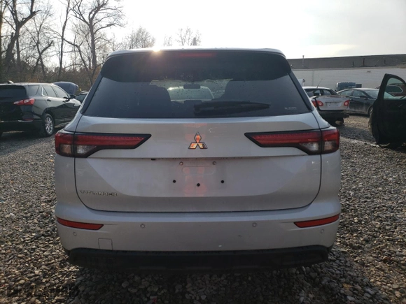2024 Mitsubishi Outlander ES with VIN JA4J4UA82RZ063396, listed as a Copart auction lot 77793594 with 17,829 mi miles and Salvage Title. Bid and sale history available at carsss.com. Image 6.