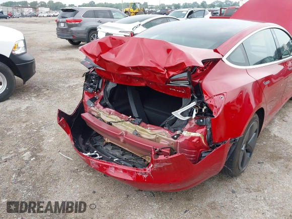 2018 Tesla Model 3 Long Range Battery z VIN 5YJ3E1EB8JF119898, wystawiony jako IAAI lot #42297445 z przebiegiem 29 555 mil mil oraz . Historia ofert i sprzedaży dostępna na DreamBid. Obrazek 6.