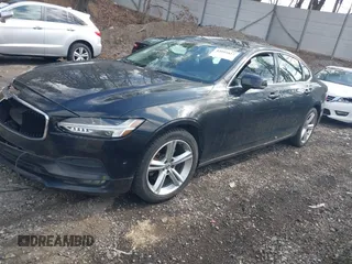 2018 Volvo S90 Momentum with VIN LVY982MK6JP036297, listed as a IAAI auction lot 42094817 with 285,693 mi miles. Bid and sale history available at carsss.com. Image 17.