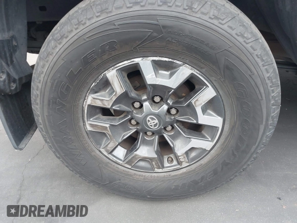 2020 Toyota Tacoma SR5 z VIN 3TMCZ5AN6LM288974, wystawiony jako IAAI lot #42185181 z przebiegiem 94 759 mil mil oraz . Historia ofert i sprzedaży dostępna na DreamBid. Obrazek 20.