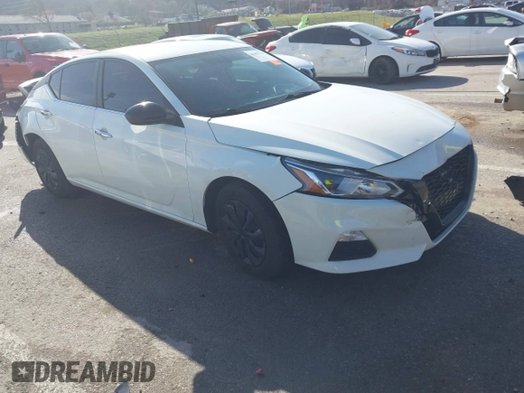 2020 Nissan Altima 2.5 S with VIN 1N4BL4BV9LC256422, listed as a IAAI auction lot 41805700 with 117,886 mi miles. Bid and sale history available at carsss.com. Image 1.