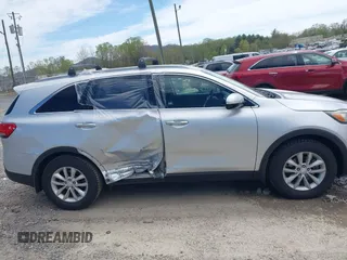 2016 Kia Sorento LX with VIN 5XYPG4A35GG048897, listed as a IAAI auction lot 41986578 with 161,157 mi miles. Bid and sale history available at carsss.com. Image 13.