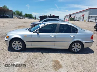 2003 BMW 3 Series 325i z VIN WBAEV334X3KL87573, wystawiony jako IAAI lot #42311092 z przebiegiem 262 326 mil mil oraz . Historia ofert i sprzedaży dostępna na DreamBid. Obrazek 6.