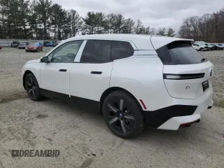 2025 BMW iX xDrive50 z VIN WB523CF09SCU44676, wystawiony jako Copart lot #47785405 z przebiegiem 18 mil mil oraz Tytuł czysty. Historia ofert i sprzedaży dostępna na DreamBid. Obrazek 2.