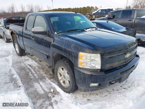 2010 Chevrolet Silverado 1500 LT with VIN 1GCSKSE33AZ121362, listed as a IAAI auction lot 41554626 with 232,076 mi miles. Bid and sale history available at carsss.com. Image 1.