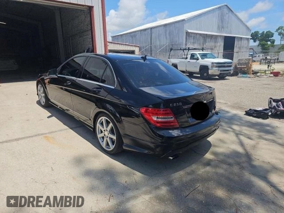2014 Mercedes-Benz C 250 Sport with VIN WDDGF4HB3EA957269, listed as a Copart auction lot 65226545 with 100,479 mi miles and Clean title. Bid and sale history available at DreamBid. Image 3.