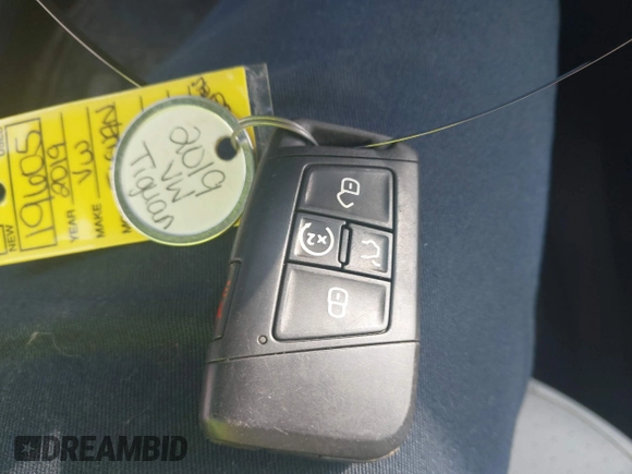 2019 Volkswagen Tiguan SE z VIN 3VV3B7AX3KM135261, wystawiony jako IAAI lot #42600904 z przebiegiem 62 026 mil mil oraz . Historia ofert i sprzedaży dostępna na DreamBid. Obrazek 11.