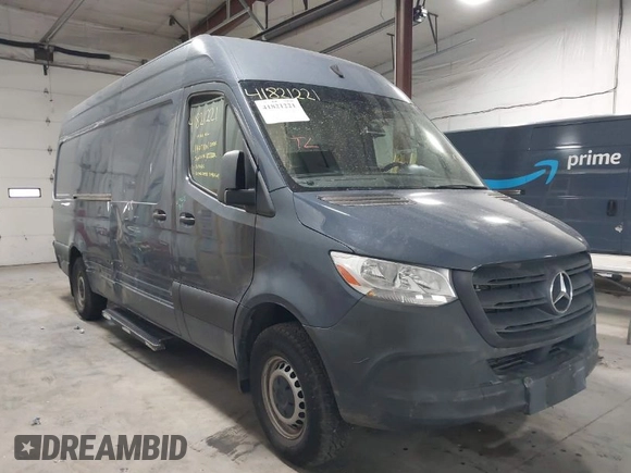 2019 Mercedes-Benz Sprinter Cargo z VIN WD4PF1CD9KP147130, wystawiony jako IAAI lot #41821221 z przebiegiem 70 915 mil mil oraz . Historia ofert i sprzedaży dostępna na DreamBid. Obrazek 1.