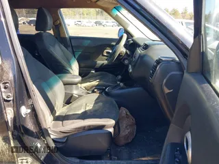 2014 Kia Soul with VIN KNDJN2A29E7042800, listed as a IAAI auction lot 41782186 with 189,270 mi miles. Bid and sale history available at carsss.com. Image 5.