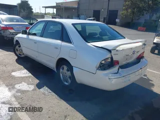 2004 Toyota Avalon XL z VIN 4T1BF28B54U362005, wystawiony jako IAAI lot #42174414 z przebiegiem 378 173 mil mil oraz . Historia ofert i sprzedaży dostępna na DreamBid. Obrazek 3.