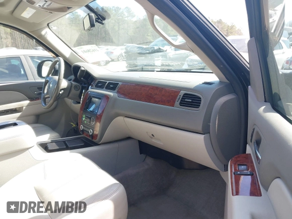 2014 Chevrolet Tahoe LT z VIN 1GNSCBE02ER181908, wystawiony jako IAAI lot #41628601 z przebiegiem 189 151 mil mil oraz . Historia ofert i sprzedaży dostępna na DreamBid. Obrazek 5.