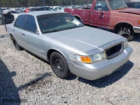 2001 Mercury Grand Marquis GS with VIN 2MEFM74W71X671429, listed as a IAAI auction lot 41684570 with NaN miles. Bid and sale history available at carsss.com. Image 1.