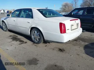 2005 Cadillac DeVille z VIN 1G6KD54Y25U235013, wystawiony jako IAAI lot #41819174 z przebiegiem 111 080 mil mil oraz . Historia ofert i sprzedaży dostępna na DreamBid. Obrazek 3.