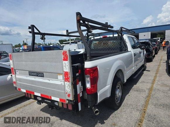 2018 Ford F-250 XL with VIN 1FT7W2A6XJEB99400, listed as a IAAI auction lot 42849106 with 86,965 mi miles and . Bid and sale history available at DreamBid. Image 19.