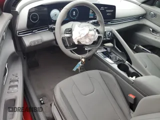2024 Hyundai Elantra SEL z VIN KMHLS4DG2RU810043, wystawiony jako Copart lot #79940984 z przebiegiem 727 mil mil oraz Szkoda całkowita • Salvage title. Historia ofert i sprzedaży dostępna na DreamBid. Obrazek 8.