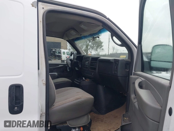 2009 Chevrolet Express Cargo z VIN 1GCFG15X991102230, wystawiony jako IAAI lot #41517800 z przebiegiem 291 167 mil mil oraz . Historia ofert i sprzedaży dostępna na DreamBid. Obrazek 5.