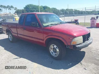 2000 GMC Sonoma SLS with VIN 1GTCS1952YK258239, listed as a IAAI auction lot 41789965 with 151,639 mi miles. Bid and sale history available at carsss.com. Image 1.