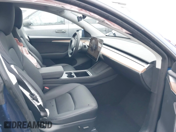 2024 Tesla Model Y Long Range with VIN 7SAYGDEE9RF066607, listed as a IAAI auction lot 40895482 with 9,988 mi miles. Bid and sale history available at carsss.com. Image 5.