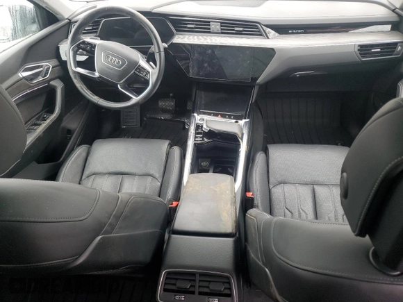 2021 Audi e-tron Prestige with VIN WA1VAAGE8MB004876, listed as a Copart auction lot 39530204 with 29,405 mi miles and . Bid and sale history available at DreamBid. Image 8.