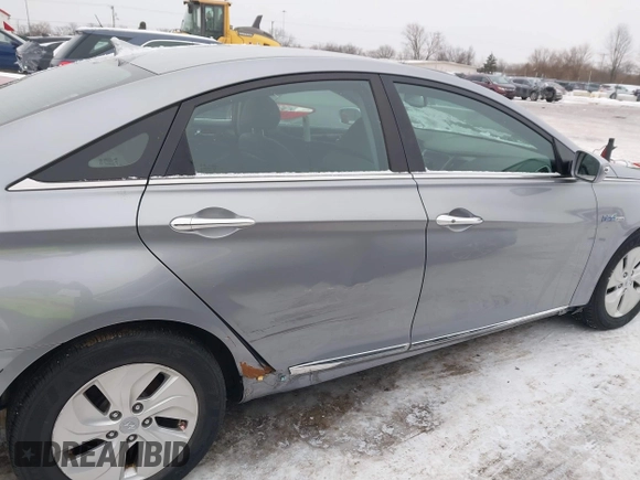2014 Hyundai Sonata Hybrid Limited with VIN KMHEC4A4XEA117023, listed as a IAAI auction lot 41299461 with 154,822 mi miles. Bid and sale history available at carsss.com. Image 13.