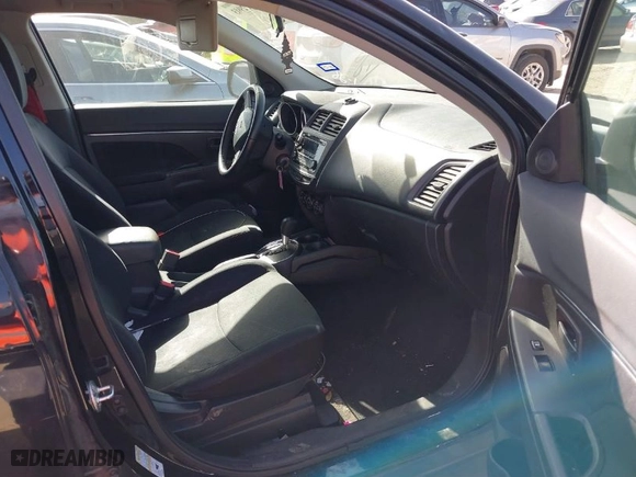 2015 Mitsubishi Outlander Sport ES with VIN 4A4AP3AU3FE030021, listed as a IAAI auction lot 41712903 with 124,831 mi miles. Bid and sale history available at carsss.com. Image 5.