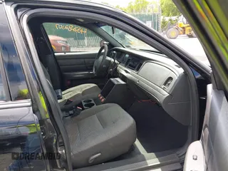 2005 Ford Police Interceptor z VIN 2FAHP71WX5X158807, wystawiony jako IAAI lot #42282107 z przebiegiem 153 787 mil mil oraz . Historia ofert i sprzedaży dostępna na DreamBid. Obrazek 5.