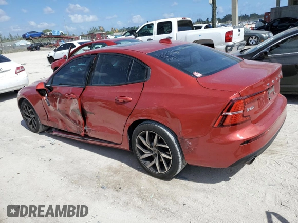 2019 Volvo S60 Momentum with VIN 7JRA22TK0KG001474, listed as a Copart auction lot 42163233 with 33,923 mi miles. Bid and sale history available at carsss.com. Image 2.