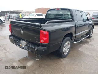 2005 Dodge Dakota SLT z VIN 1D7HE48N05S304121, wystawiony jako IAAI lot #42165773 z przebiegiem 192 886 mil mil oraz . Historia ofert i sprzedaży dostępna na DreamBid. Obrazek 4.