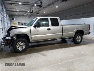 2003 GMC Sierra 2500HD SLE z VIN 1GTHK29UX3E155113, wystawiony jako Copart lot #74581034 z przebiegiem 142 790 mil mil oraz Szkoda całkowita • Salvage title. Historia ofert i sprzedaży dostępna na DreamBid. Obrazek 1.