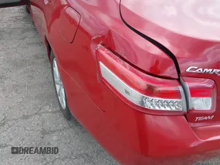 2011 Toyota Camry LE z VIN 4T1BF3EK3BU117758, wystawiony jako IAAI lot #42167163 z przebiegiem Nie podano mil oraz . Historia ofert i sprzedaży dostępna na DreamBid. Obrazek 12.