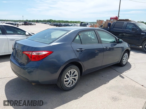 2018 Toyota Corolla L z VIN 5YFBURHE4JP820560, wystawiony jako IAAI lot #42317624 z przebiegiem 84 946 mil mil oraz . Historia ofert i sprzedaży dostępna na DreamBid. Obrazek 4.