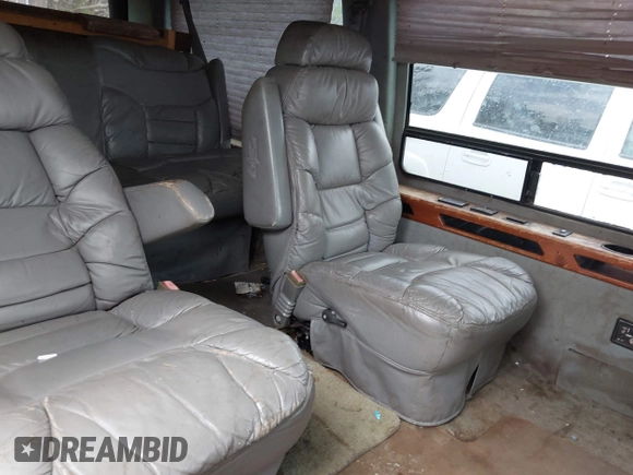 2000 Chevrolet Express Cargo Van w/YF7 with VIN 1GBFG15R6Y1176841, listed as a IAAI auction lot 41943022 with 428,908 mi miles. Bid and sale history available at carsss.com. Image 8.