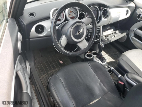 2005 MINI Cooper Convertible with VIN WMWRF33475TG10019, listed as a Copart auction lot 53307005 with 124,353 mi miles and Clean Title. Bid and sale history available at carsss.com. Image 8.