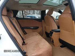 2024 Lexus RZ 450e Premium z VIN JTJAAAABXRA025712, wystawiony jako Copart lot #86183394 z przebiegiem 3 799 mil mil oraz Szkoda całkowita • Salvage title. Historia ofert i sprzedaży dostępna na DreamBid. Obrazek 12.